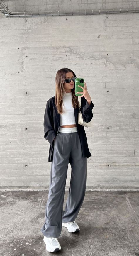 Baggy Grey Trousers Outfit, Grey Trousers Outfit Casual, Trouser Gray Outfit, Winter Outfits Grey Pants, Gen Z Formal Outfits, Grey Ribbed Pants Outfit, Style Grey Trousers Women, How To Style Tailored Pants, Grey Trouser Pants Outfit