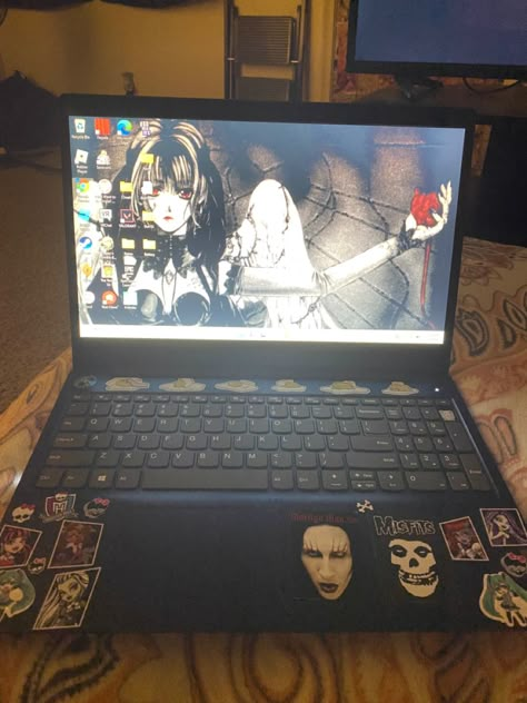 Tech Aesthetic, Computer Nerd, Retro Gadgets, Our Lady Of Sorrows, Grunge Vibes, Arte Sketchbook, Room Setup, Just Girly Things, Aesthetic Room Decor