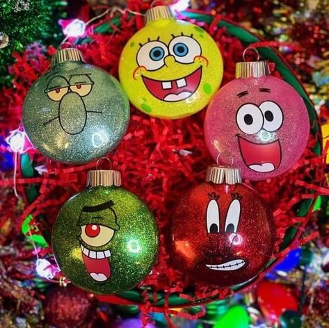 Spongebob Christmas, Clear Christmas Ornaments, Churros Recipe, Disney Christmas Ornaments, Custom Ornaments, Diy Ornaments, Custom Christmas Ornaments, Holiday Crafts Christmas, Painted Ornaments