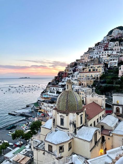 Where to Stay in Positano | The Best Places to Stay in Positano. If you’re planning a trip to Positano you might be wondering where exactly you should stay and if that’s you, this guide will help you decide which neighborhood or area of town you should choose to stay in depending on what type of traveler you are. Mount Vesuvius, Italy Destinations, Luxury Honeymoon, Vacation Itinerary, Europe Itineraries, Positano Italy, Amalfi Coast Italy, Royal Caribbean Cruise, Europe Vacation