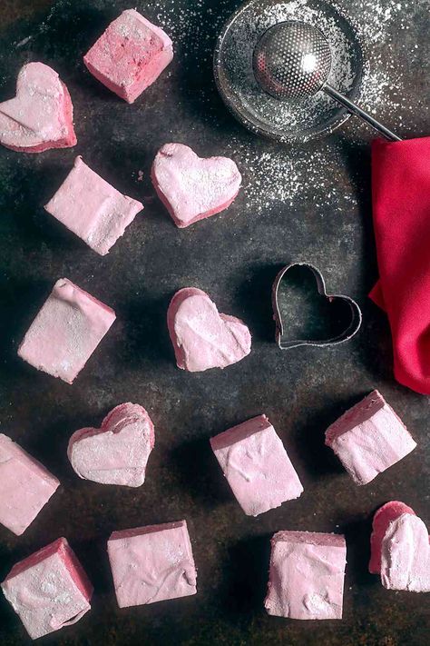 Homemade Raspberry Hibiscus Marshmallows ~ http://www.healthy-delicious.com Raspberry Puree, Homemade Candy, Recipes With Marshmallows, Homemade Marshmallows, Valentine's Day Recipes, Hibiscus Tea, Dessert Dishes, Valentine Treats, Smile On