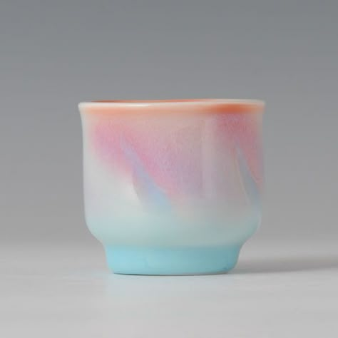 Gradient Glaze Ceramics, Ombre Ceramics, Clay Glaze Ideas, Ceramics Glaze Ideas, Glazed Ceramics, Pottery Glaze, Sake Cup, Keramik Design, Glaze Ceramics