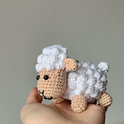 Amigurumi Lamb Free Pattern - Amigurumi Crochet Sheep Free Pattern, Crochet Lamb Pattern, Crochet African Flowers, Crochet Sheep, Crochet Animal Amigurumi, Crochet Santa, Crochet Animals Free Patterns, African Flowers, Crochet Business