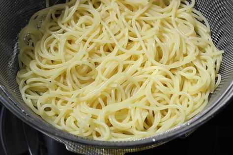 Microwave Recipes Dinner, How To Cook Noodles, Microwave Noodles, Microwave Cooking Recipes, Microwave Rice Cooker, Microwave Pasta, Microwave Dishes, Microwave Cooker, Cooking Spaghetti