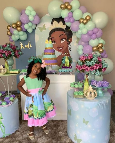 Princess Tiana Balloon Garland, Tiana Princess Birthday Party, Princess Tiana Decorations, Tiana Birthday Party Decorations, Princess Tiana Party Ideas, Princess And Frog Birthday Party, Tiana Birthday Party Ideas, Princess Tiana Birthday Party Ideas, Princess And The Frog Birthday Party