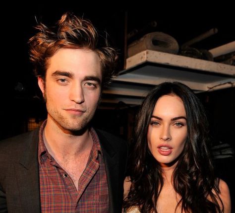 Megan Fox And Robert Pattinson, Robert Pattinson 2000s, Megan Fox Kiss, Megan Fox 2009, 2009 Aesthetic, E Girl Makeup, Apple Aesthetic, Simpler Times, Teen Choice Awards