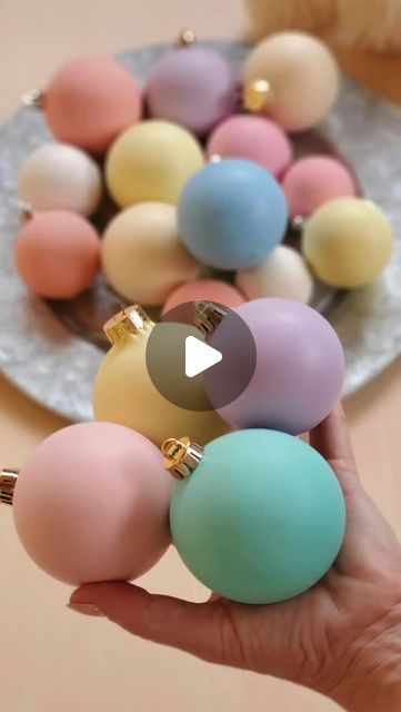 Created by Andi on Instagram: "Balloon Ornaments 
@createdbyandi
#tutorial #decoration #createdbyandi #easy #christmas #christmasdecor #reels #diy #reelsinstagram #karácsony #home #holiday #xmas #diycraft #fy #foryou #christmas2024 #craft #homedecor #karácsony #easy #cute #fyp #holidayseason #instagram #pink #diyproject #balloon #balloondecor #decor" Foam Ball Ornaments Diy Christmas, Diy Balloon Ornaments, Diy Colorful Christmas Ornaments, Ballon Ornaments Christmas Decorations, Balloon Covered Ornaments, Xmas Balloon Decorations, Decorating Christmas Baubles, Balloon Ornaments Christmas, Balloon Christmas Tree Ornaments