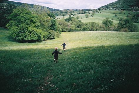 The Grass, Two People, Country Life, Film Photography, Happy Places, Summer Vibes, Solar, Trees, Romance