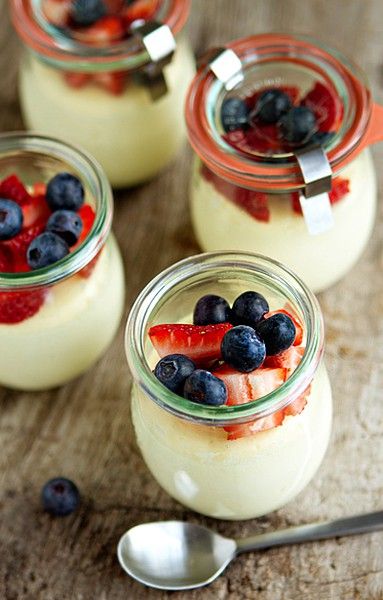 Cheesecake-Jars-(1-of-1)Final Oui Jars, Mason Jar Desserts, Cheesecake In A Jar, Cake In A Jar, Dessert In A Jar, Mason Jar Meals, Meals In A Jar, Lemon Recipes, Jar Gifts