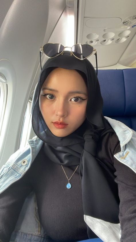 Foto Cewek Hijab Aesthetic, Seluar Ketat, Hijab Aesthetic, Muslim Women Fashion, Muslim Women Hijab, Beautiful Muslim Women, Muslim Girls, Beautiful Hijab