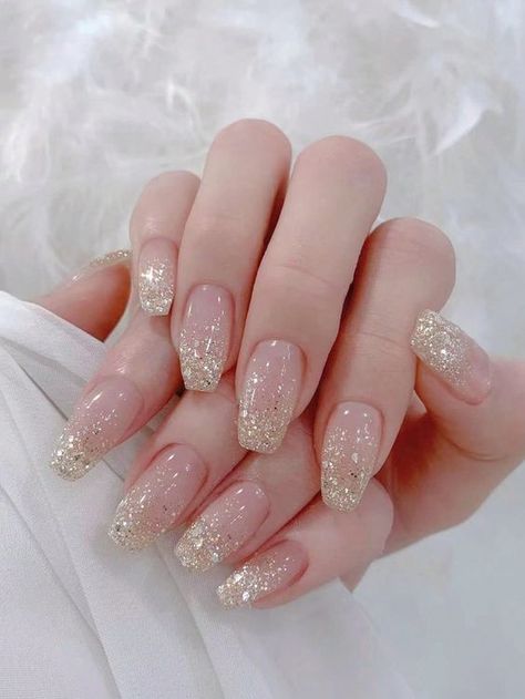 Choose from a vareity of wedding nail ideas to add touch of beauty and elevate your bridal look! Pink Bridesmaids Nails, Elegant Champagne Nails, Clear Nails With Gold Glitter, Short Round Wedding Nails, Nails Acrylic For Wedding, Champaign Nails, Nails For Wedding Bridesmaid, Nude And Rose Gold Nails, Nail Art Mariage