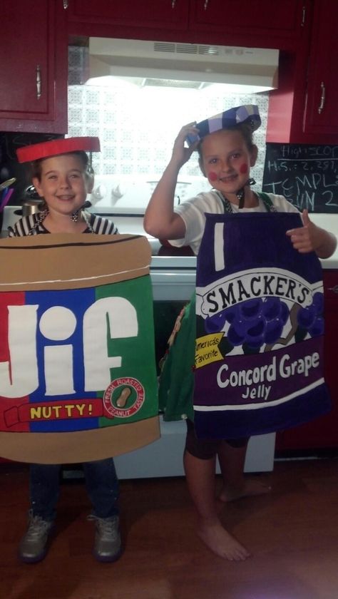 My favorite combination! My sweet lil peanut butter and jelly! Made these costumes for famous pairs day for Homecoming week at school! :) Peanut Butter Costume, Butter Costume, Famous Pairs, Best Diy Halloween Costumes, Creative Halloween Costumes Diy, Homecoming Spirit Week, Disney Characters Costumes, Homecoming Spirit, Spirit Week Outfits