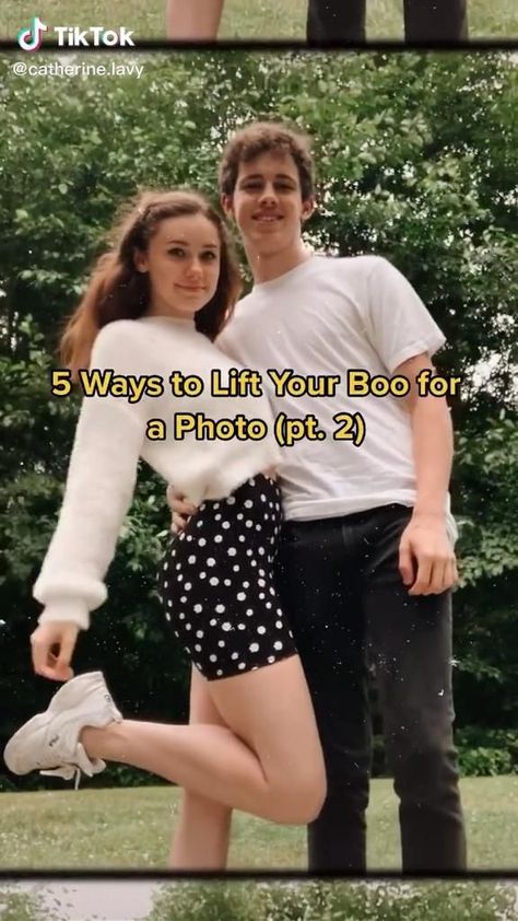 Good Couple Poses, Self Timer Poses Couple, Cute Couple Insta Story Ideas, Fun Couple Selfie Ideas, Couples Photoshoot Self Timer, Cute Couple Poses For Pictures Instagram, Polaroid Picture Ideas With Boyfriend, Couples Lift Pose, Couple Diy Photoshoot