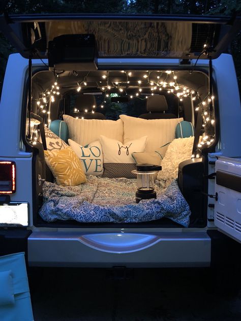 Jeep Camping Camping Jeep, Jeep Camping, Wallpaper Samsung, Road Trip Car, Auto Design, Car Trunk Organization, Camping Photography, Cute Date Ideas, Fun Sleepover Ideas