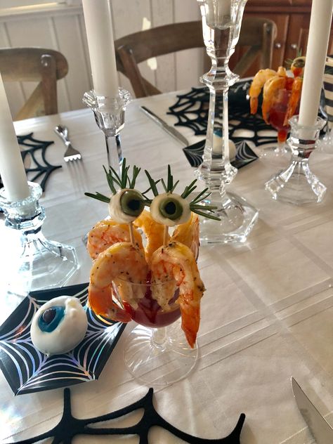 Shrimp cocktail with eyeballs 2018 annual spooky dinner Beetlejuice Shrimp Cocktail, Spooky Shrimp Cocktail, Halloween Shrimp Cocktail, Beetlejuice Dinner, Spooky Meals, Fun Halloween Snacks, Halloween Mad, Halloween Scenes, Spooky Dinner