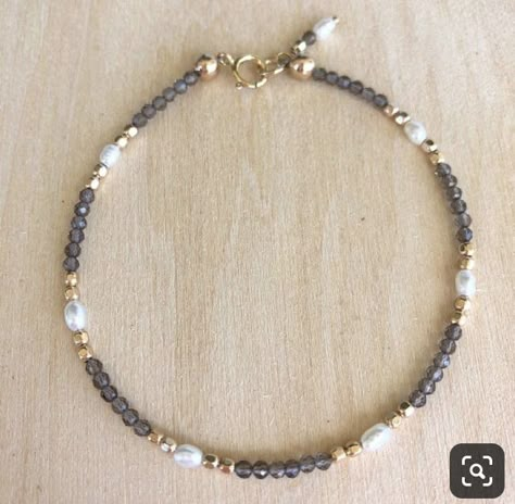 Bracelet With Pearls, Beaded Necklace Diy, Beads Bracelet Design, Gold Accessories, Quartz Bracelet, Bracelet Ideas, Bead Jewellery, Seed Bead Jewelry, White Beads