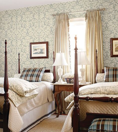 Traditional Guest Bedroom, Twin Beds Guest Room, Pillows And Blankets, Two Twin Beds, English Country Style, Twin Beds, Elegant Bedding, Twin Bedroom, Spare Bedroom