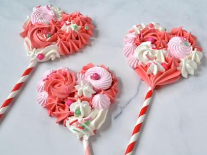 Meringue Lollipop Hearts Recipe | Dan Langan | Food Network Buttercream Lollipops, Merengue Lollipop, Meringue Lollipops Recipe, Lollipop Meringue, Meringue Hearts, Meringue Lollipops, Lollipops Recipe, Meringue Pops, Lollipop Heart