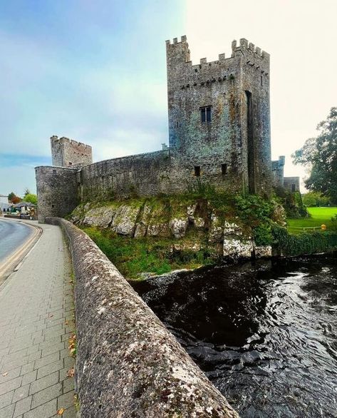 Castles, Ruins (476 - 1700 AD) and their history and archaeology | 🏰 Cahir Castle - Ireland, built in 1142 | Facebook Cahir Castle, Castle Ireland, Ancient History, Archaeology, Built In, Castle, History, Building, Ruins