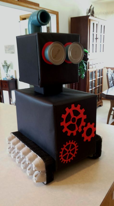 Maker Fun Factory VBS 2017. Meet EggBot. Diy Robot Decorations, Diy Robot Projects, Maker Fun Factory Vbs 2017, Robot Project, Maker Fun Factory Vbs, Cardboard Robot, Maker Fun Factory, Robot Craft, Recycled Robot