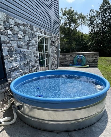 Handbuilt DIY Stock tank Pool Stock Tank Pool With Liner, Backyard Stock Tank Pool, Stock Tank Pool Landscaping, Diy Inground Pool, Large Stock Tank, Diy Stock Tank Pool, Stock Pool, Stock Tank Swimming Pool, Tank Swimming Pool