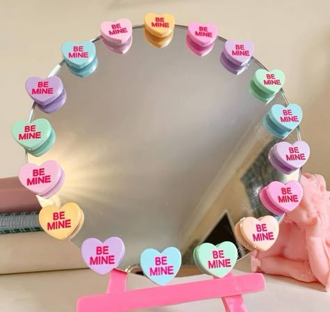 Flower Mirror, Mirror Crafts, Heart Mirror, Paper Wall Hanging, Tanah Liat, Hanging Flower Wall, Cute Bedroom Decor, Diy Mirror, Cute Room Decor