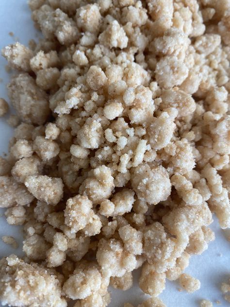 Churro Crumble - Sweet Mac Shop Disneyland Churros, Macaron Ideas, Ward Activities, Cinnamon Sugar Recipes, Macaron Recipes, Xmas Cookie, Cinnamon Crumble, Cookie Boxes, Macaron Recipe