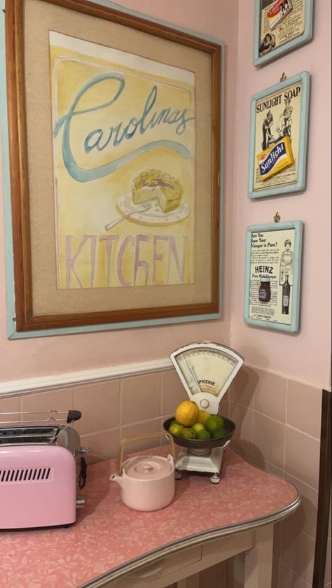 pink vintage kitchen aesthetic cafe retro pastels baby blue girly Lee Bodecker, Vintage Kitchen Aesthetic, Dopamine Decorating, House Rich, Retro Pink Kitchens, 50s Home, 50s Kitchen, Props Photography, Pastel Kitchen