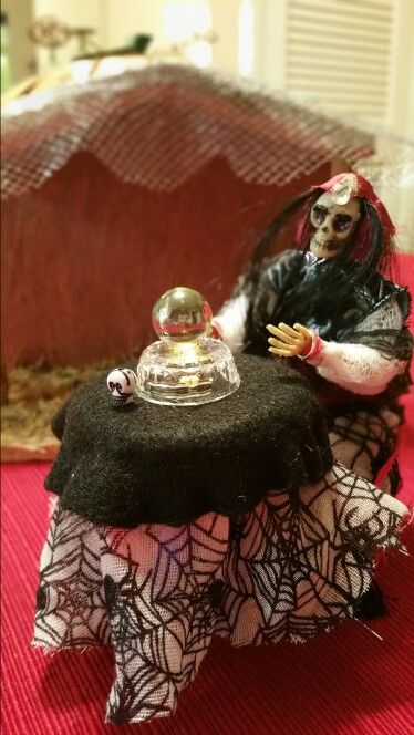 Miniature Skeleton Gypsy Fortune Teller 2 Gothic Miniatures, Miniature Skeleton, Spooky Dolls, Gothic Dolls, Fall Time, Fortune Teller, Ooak Dolls, Day Of The Dead, Halloween Ideas