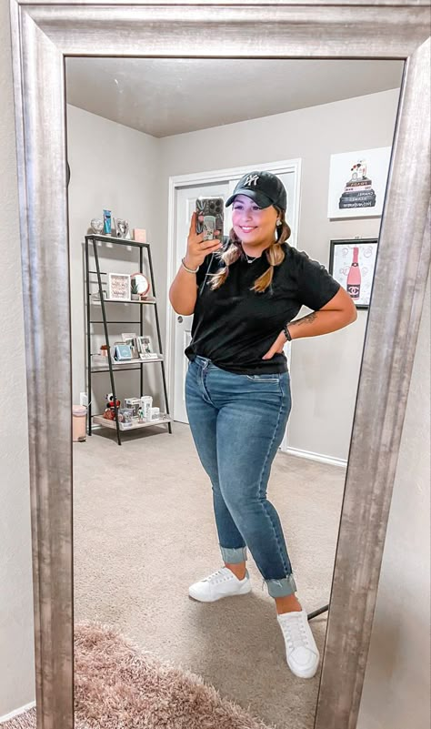 Regular Blue Jean Outfit Fall Work Outfit Plus Size, Casual Jeans Outfit Plus Size, Mom Jeans Outfits Plus Size, Soccer Mom Outfit Plus Size, Plus Mom Outfits, Cute Mom Outfits Plus Size, Plus Size California Outfits, Casual Plus Size Outfits Spring, Plus Size Outfits Comfy