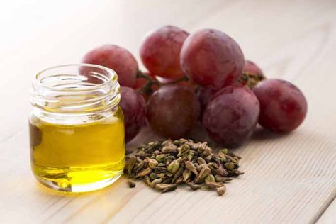 Grapeseed Oil Benefits, Remedies For Dry Mouth, Grapes Benefits, Healthy Cooking Oils, Grape Seed Oil, Diy Anti Aging, Natural Hair Oils, Fruit Salad Recipes, Grape Seed Extract