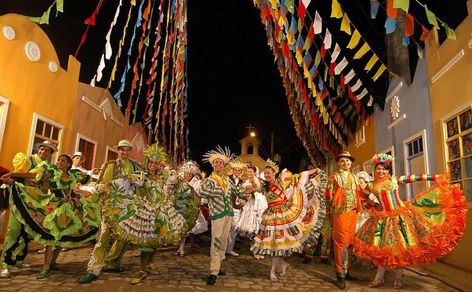 Brasil es un país lleno de vida y color. Es el lugar donde conviven numerosas culturas, tales como la asiática,... Brazil Facts, List Of Cities, Rio Carnival, Most Romantic Places, Brazil Travel, Romantic Places, Cultural Experience, South American, Most Romantic