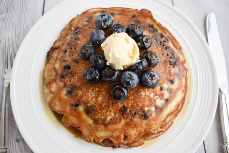 Simply Delicious Low-FODMAP Blueberry Pancakes; Gluten-free, Dairy-free | Rachel Pauls Food Low Fodmap Recipes Breakfast, Ibs Meals, Lowfod Map, Fancy Grilled Cheese Sandwiches, Fodmap Breakfast Recipes, Garlic Infused Oil, Family Meals Easy, Low Fodmap Dessert, Fodmap Food List