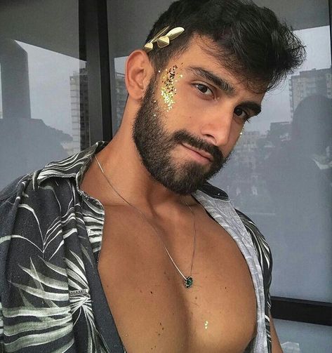 Men’s Glitter Makeup, Men’s Rave Makeup, Gold Makeup Looks Men, Male Glitter Makeup, Pride Makeup Ideas Men, Rave Makeup Men, Greek God Makeup Men, Gold Goddess Makeup, God Makeup