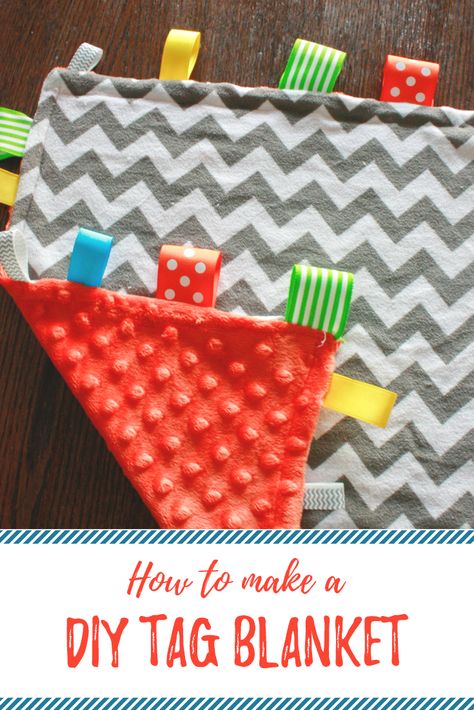 DIY Baby Blanket - How to make a DIY Tag Blanket! An easy sewing project that's a great baby shower gift idea! Diy Tag, Taggie Blanket, Diy Baby Blanket, Projek Menjahit, Tag Blanket, Baby Shower Gift Idea, Easy Baby Blanket, Trendy Sewing, Blanket Diy