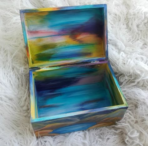 Wooden Box Crafts, Wood Jewelry Diy, Hand Painted Wooden Box, Box Crafts, Painted Wooden Boxes, Painted Jewelry Boxes, Jewelry Box Diy, Painted Jewelry, Easy Diy Jewelry