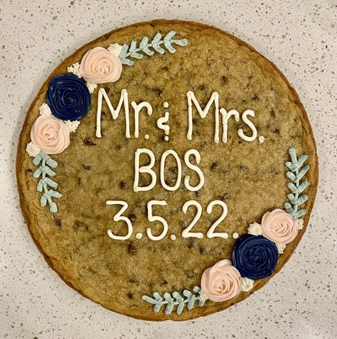 Grooms Cookie Cake Ideas, Engagement Cookie Cake, Groom Cookie Cake, Cookie Cake Designs Ideas, Anniversary Cookie Cake, Wedding Cookie Cake, Cute Cookie Cake Designs, Cookie Cake Decorating Ideas, Homemade Cookie Cakes