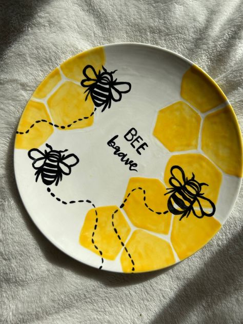 Pottery Painting Ideas Bees, Ceramics Ideas Pottery Creative Inspiration, Aesthetic Plate Designs, Coffee Mug Painting Ideas Ceramics, Clay Cafe Painting Ideas Plates, Quotes On Pottery, Basic Pottery Painting Ideas, Ceramic Art Simple, Easy Pottery Painting Designs