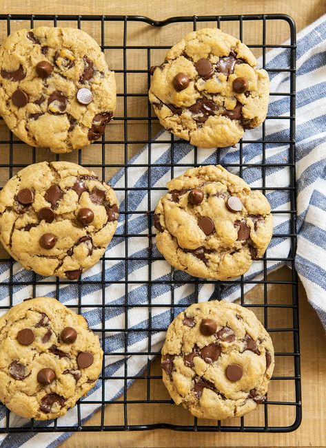 These soft and chewy Applesauce Chocolate Chip cookies are a delicious sweet, and slightly healthier cookie. Chocolate Chip Applesauce Cookies, Peanut Butter Cookies With Applesauce, Healthy Cookies With Applesauce, Ww Chocolate Chip Cookies, Applesauce Cookies Chocolate Chip, Healthy Applesauce Cookies, Apple Sauce Chocolate Chip Cookies, Healthy Choc Chip Cookies, Applesauce Cookies Healthy