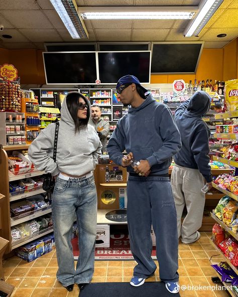 Streetwear Fashion Couple, Couple Outfits Streetwear, Couples Streetwear, Streetwear Fashion Baggy, Outfits Hoodie, Couple Streetwear, Streetwear Couple, Street Style Outfits Casual, Inspiration Photoshoot