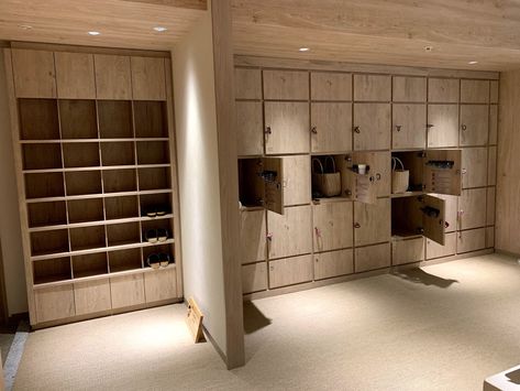 The spa dressing room with a modern, Japanese atmosphere Spa Dressing Room, Japanese Spa, Beer Spa, House Spa, Golf Room, Working Office, Spa Reception, Dream Interior, Reception Design