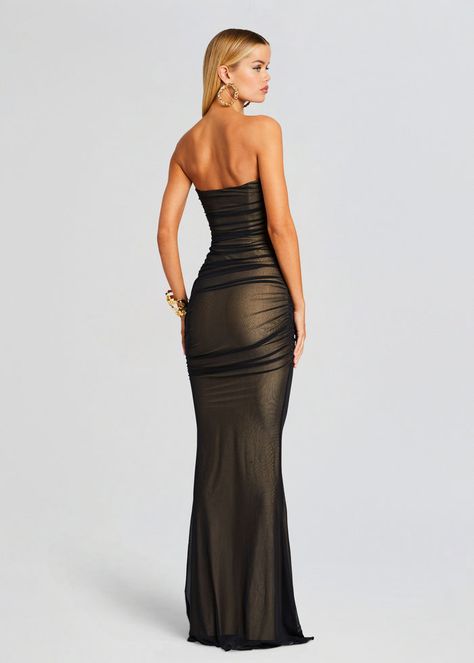 Make a bold style statement with Retrofête's Ford Dress, a striking black floor-length gown with a unique design. Formal Ball Dresses, Casino Royale Outfit, December Wedding Guest Dress, Boujee Dresses, Senior Prom Dress, Hoco Inspo, Black Tie Attire, Classy Prom, Prom 2024