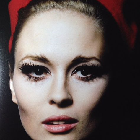 Lash inspiration from these original beauties! ✨⭐ Faye Dunaway 1968 WOMEN THEN 1954-1969 JERRY SCHATZBERG Get the look with these Bullseye lash styles: Amy, Jean, Marilyn, Pixie ‪#‎bullseyelashes‬ ‪#‎classicbeauty‬ ‪#‎fayedunaway‬ ‪#‎bullseyeinspiration‬ Jerry Schatzberg, Gena Rowlands, Lara Dutta, Faye Dunaway, Eliza Dushku, Ann Margret, Art Of Seduction, Actrices Hollywood, Kirsten Dunst