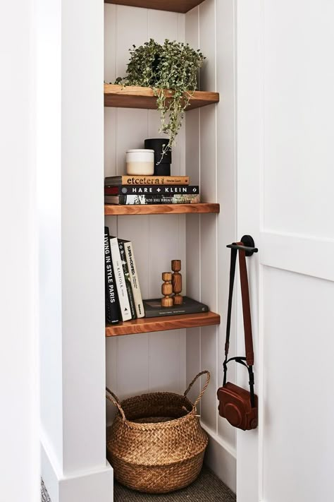 Built-in shelving by the front door adds character to the entryway not to mention some bonus storage! Small Entryway Ideas, Decoration Hall, Small Entryways, Door Entryway, Interior Decorating Styles, Dekorasi Kamar Tidur, Entryway Storage, Entryway Ideas, Small Entryway