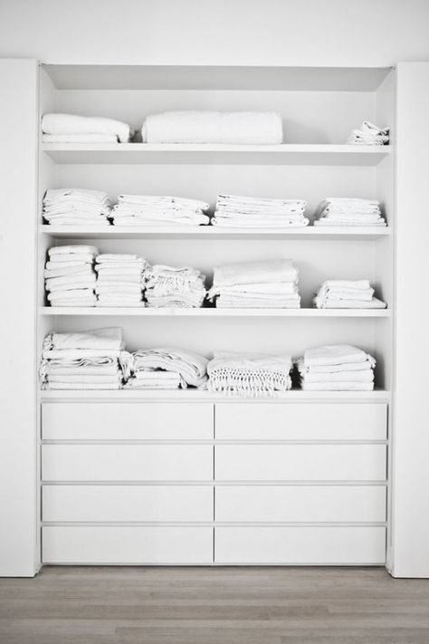 37 Ways To Incorporate IKEA Malm Dresser Into Your Décor - DigsDigs Linen Closet Makeover, Ikea Malm Dresser, Malm Dresser, Ikea Closet, Closet Hacks, Smart Tiles, Linen Cupboard, Build A Closet, Ikea Malm