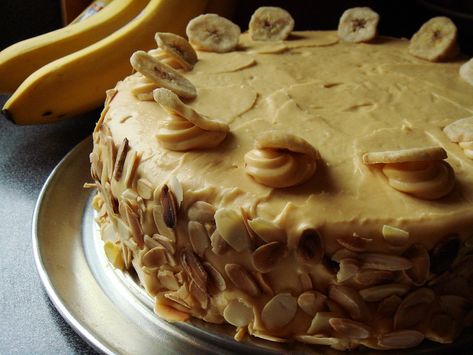 Banana Cake With Caramel, Cake With Caramel Icing, Caramel Cream Cheese Frosting, Breakfast Cupcakes, Butterscotch Cake, Cake With Caramel, Caramel Icing, Cake Frosting Recipe, Caramel Cream