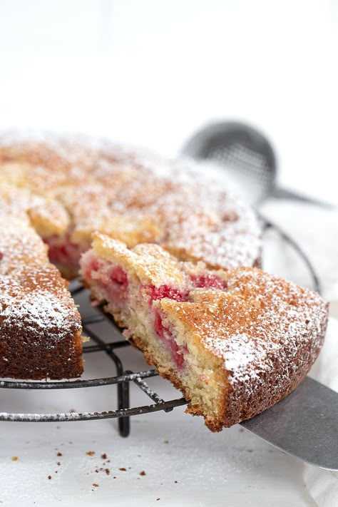 A quick, easy and delicious raspberry cake, flavoured with buttermilk and studded with fresh or frozen raspberries. A perfect dessert any time of year. Raspberry Cake Recipes, Raspberry Desserts, Buttermilk Cake, Quick Cake, Frozen Raspberries, Raspberry Recipes, Raspberry Cake, Fruity Desserts, Coffee Cakes