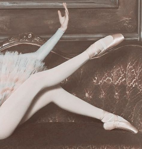 Nina Black Swan, Ballet Tumblr, Black Swan 2010, Ballet Beauty, Dancing Aesthetic, Ballet Photography, Tiny Dancer, Princess Aesthetic, Pointe Shoes