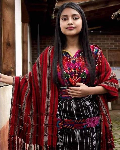 Guatemalan Outfit Ideas, Traditional Guatemalan Clothing, Guatemala Traditional Clothing, Guatemala Clothes, Guatemala Clothing, Costa Rica Clothes, Country Makeup, Mayan Clothing, Guatemalan Clothing