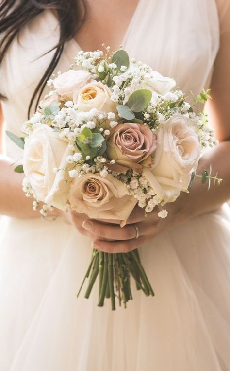 Celebrity Wedding Inspiration: Jennifer Aniston & Justin Theroux Small Pink Wedding Bouquet, Vintage Bouquet Wedding, Vintage Wedding Flowers, May Weddings, Bouquet Of Flowers, Reception Decor, Bride Bouquets, Bridal Flowers, Flower Bouquet Wedding